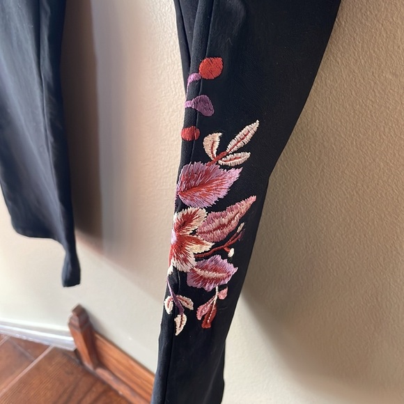 Style & Co black stretch pull on pants with embroidered floral bouquet slim leg - Picture 5 of 13